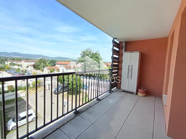 T3 AVEC TERRASSE, GARAGE DOUBLE ET PARKING CENTRE DE CRAPONNE