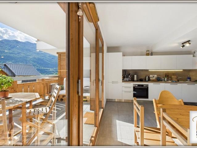 T3 avec terrasse plein sud, vue montagnes, cave à Briançon
