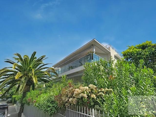 T3 avec terrasse, solarium et vue