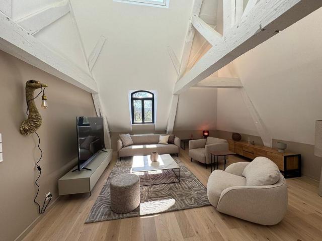 T3 bis avec mise à disposition du mobilier de 74,45 m2 et 107 m2 au sol rue de Canteleu réf 6068