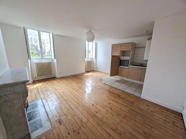 APPT PLACE GEORGE SAND BOURGES 4 pièce s 68 m2