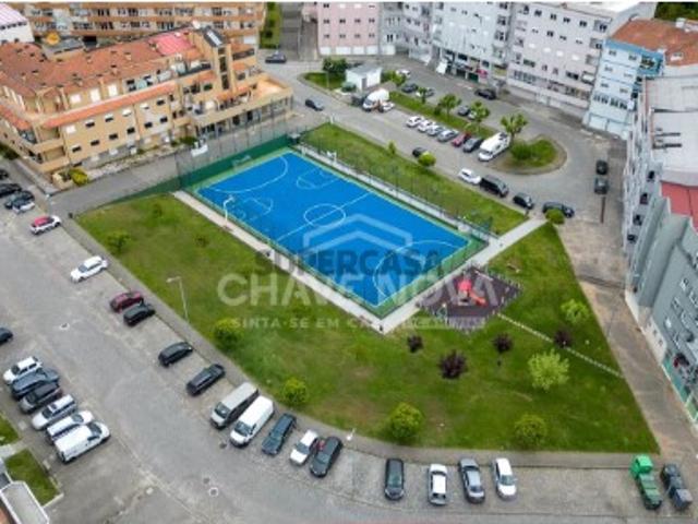 T3 c/ 3 Varandas e Garagem Box em Milheiros de Poiares
