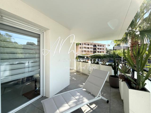 T3 CENTRAL AVEC PARKINGS DANS RESIDENCE AVEC PISCINE DOUBLE