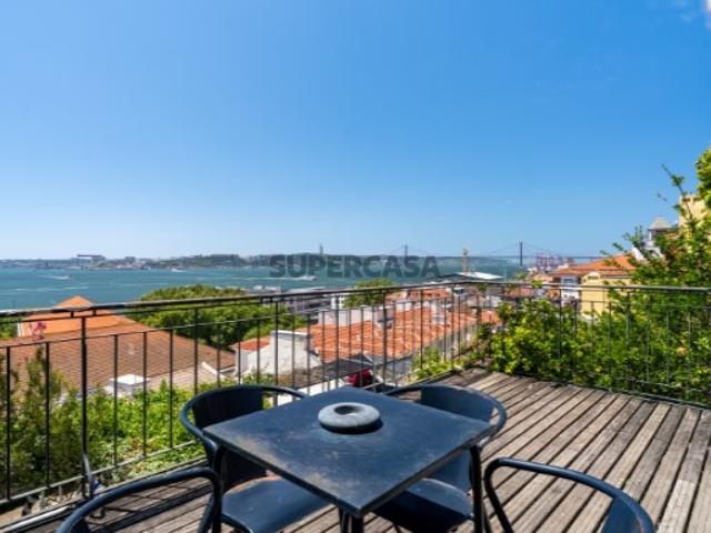 T3 Chiado vista rio Tejo com terraço e garagem