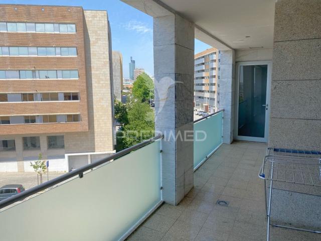 T3 cidade da Maia, com 3 varandas e box para 2 carros