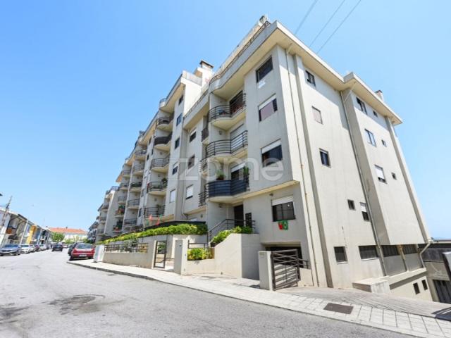 T3 com 3 Frentes, Elevador, Varanda e Garagem Fechada em Rio Tinto