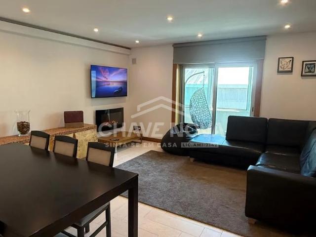 T3 com 3 Suites | Totalmente Remodelado e Mobilado | Centro de Gaia