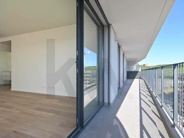 T3 com 140m2 virado a sul no 12º andar, garagem e arrecadação, no VISTA MIREAR