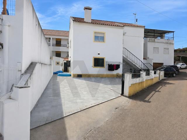 T3 com 2 Suites | Totalmente Remodelado | Amplo Logradouro de 109 m² — Raposeira, Elvas