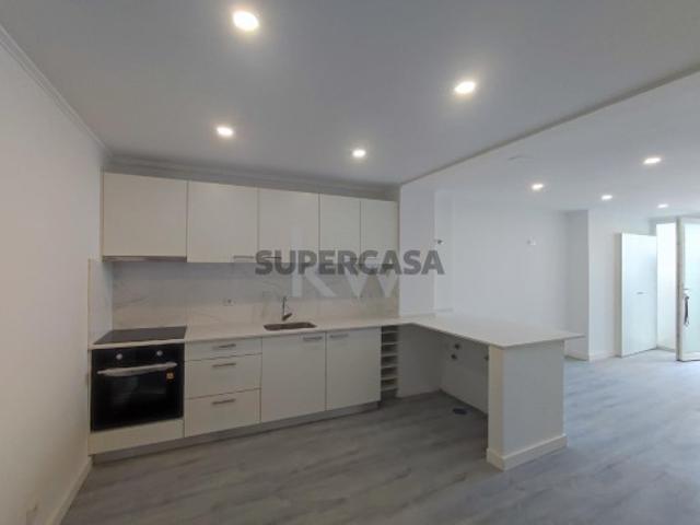 T3 arrendado na Reboleira para investidores