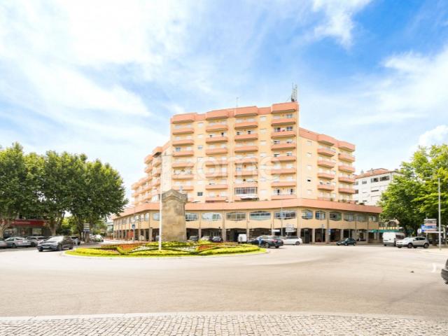 T3 com Garagem | Edifício Nova York | Centro de Chaves