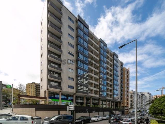 T3 com garagem, junto ao Metro | 138 m² | Excelente localização em V. N. Gaia