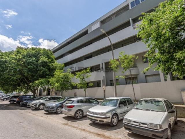 T3 com Excelente Potencial | Boas Áreas | Setúbal