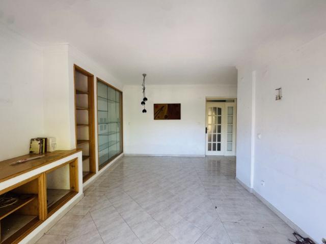 T3 com excelente potencial de valorização | Vale Flores | 290.000€