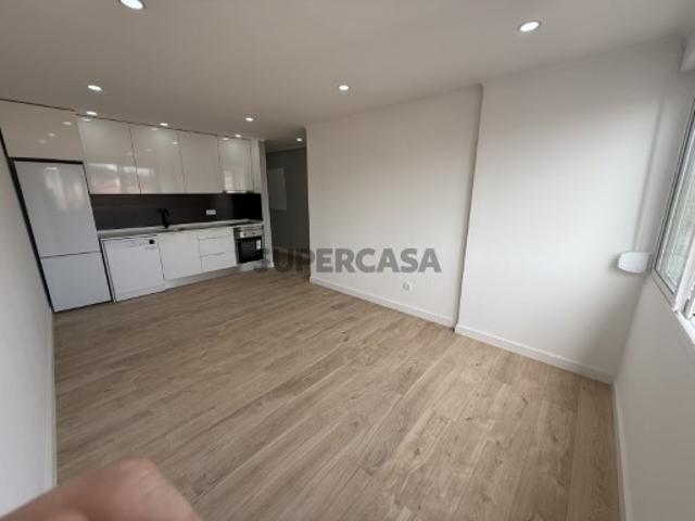 T3 com Excelente Potencial em Odivelas | 3º Andar | Zona Central e Bem Servida
