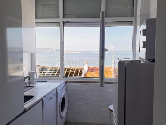 T3 com sótão para arrendar em Algés Dafundo