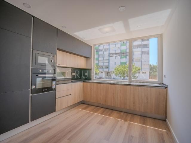 T3 com Suite Totalmente Remodelado | Feijó | Almada
