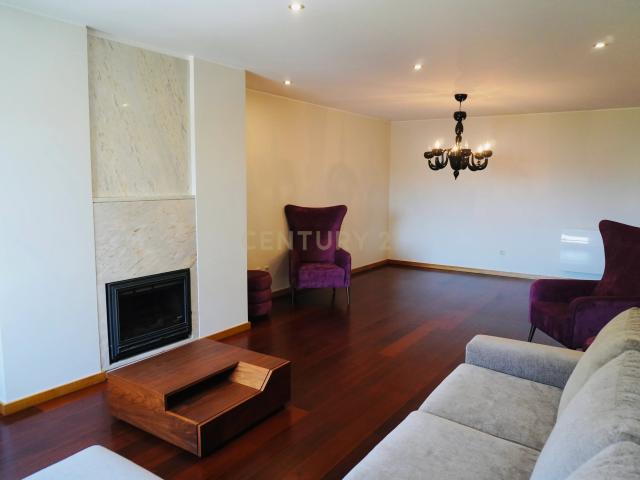 T3 com Suite, Varandas e Garagem em Lordelo do Ouro