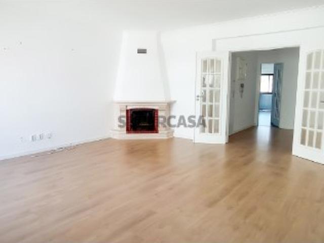 T3 com remodelações, excelentes áreas, suíte e arrecadação, Agualva