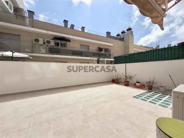 T3 com Terraço, Garagem e Arrecadação junto à Estação da Amadora
