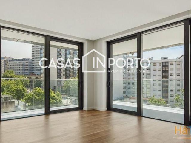 T3 com terraço e varanda Centro de Vila Nova de Gaia | 26084058537