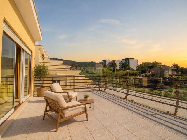 T3 com Terraço e Vista Mar Panorâmica, Garagem para 3 Viaturas