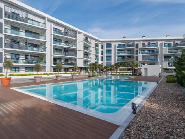 T3 com terraço em Condomínio Fechado com Piscina