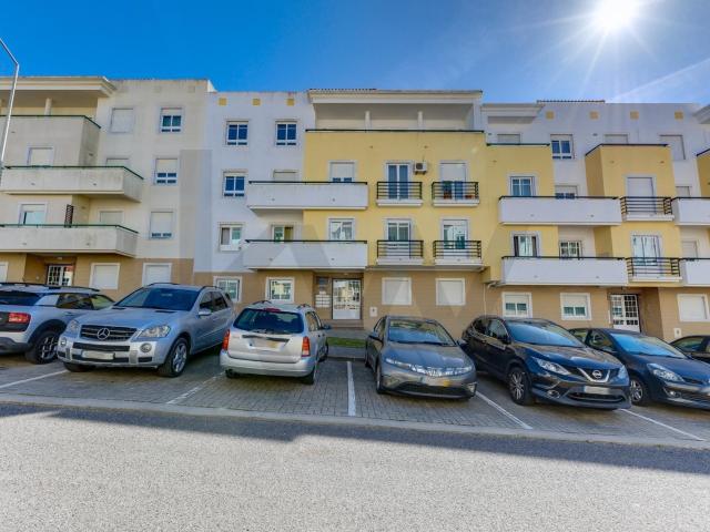 T3 com Varanda, Box Fechada e Excelentes Áreas na Quinta das Pevides, Mafra