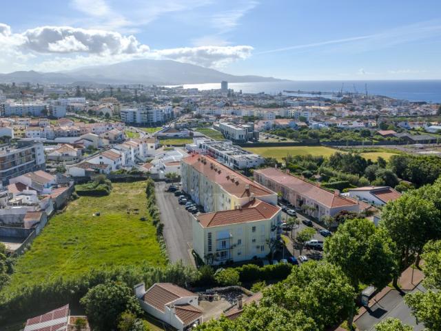 T3 com Varanda e Localização Premium Príncipe do Mónaco, Ponta Delgada