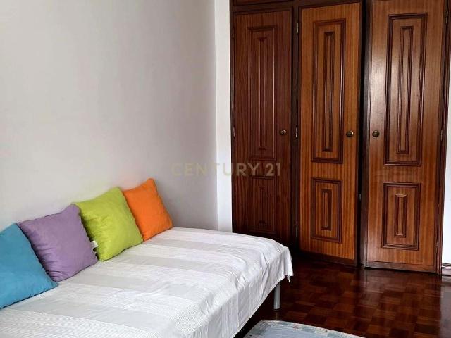 T3 com Varanda, Lareira e Garagem | Centro de Carnaxide