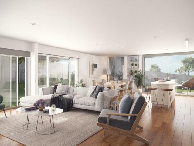 T3 com Varanda na Casas Garcia de Orta em Aldoar, Porto