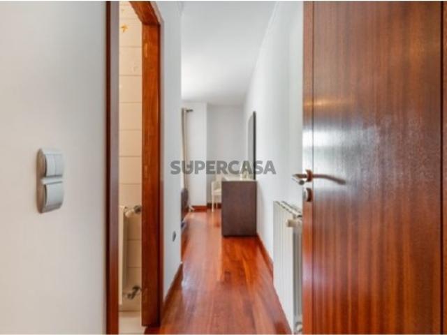 T3 com Vista Desafogada em Friande, Felgueiras | Excelentes Áreas, Garagem e Cozinha Renovada