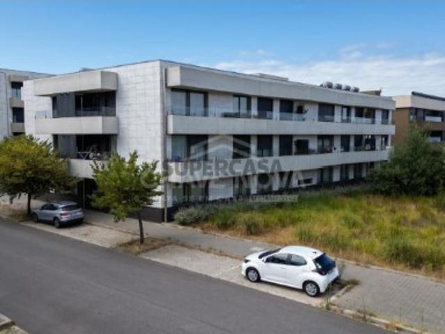 T3 Como Novo c/ 2 Lugares de Garagem na Madalena