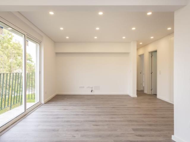 T3 Convertido em T2 Totalmente Remodelado nos Olivais Norte | Arrecadação Exterior | Junto ao Metro