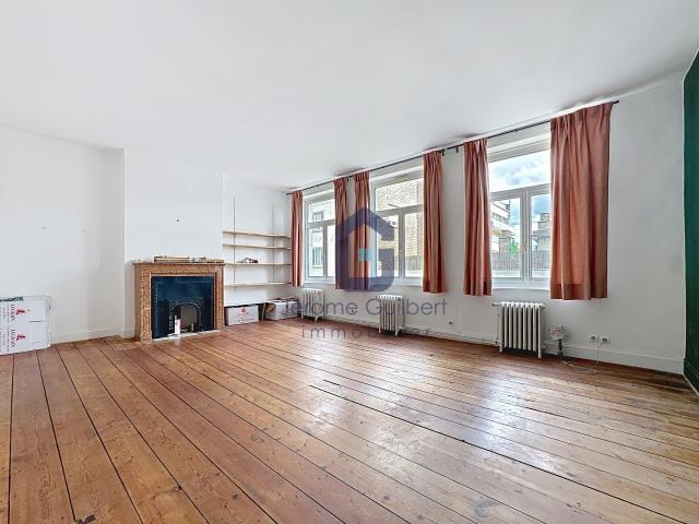 T3 DANS BEL IMMEUBLE BOURGEOIS