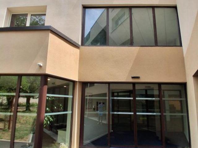 T3 DANS RESIDENCE AVEC LOGGIA