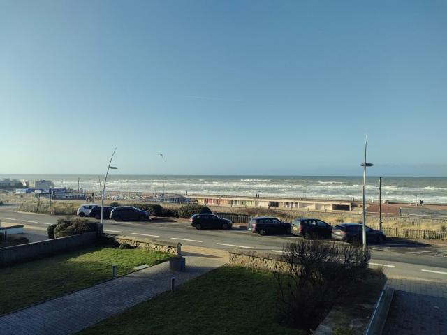 T3 DANS RESIDENCE FRONT DE MER