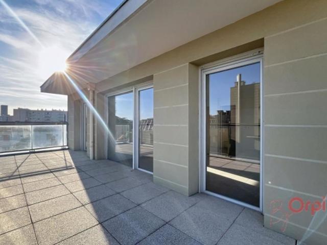 T3 de 57 m² en attique, terrasses et garage
