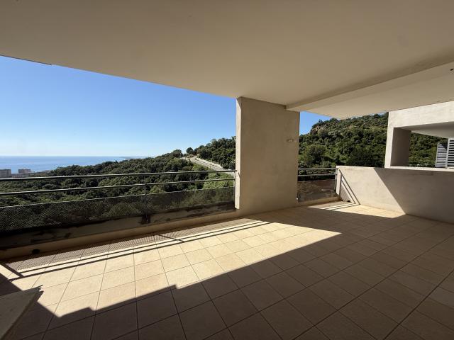 T3 de 65 m2 vue mer avec terrasse + 2 places de parking privées