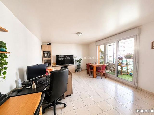 T3 DE 68 m² BALCON GARAGE LIMITE LYON 6