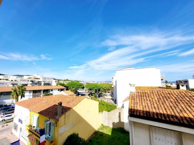 T3 de 71 m² en très bon état balcons étage élevé