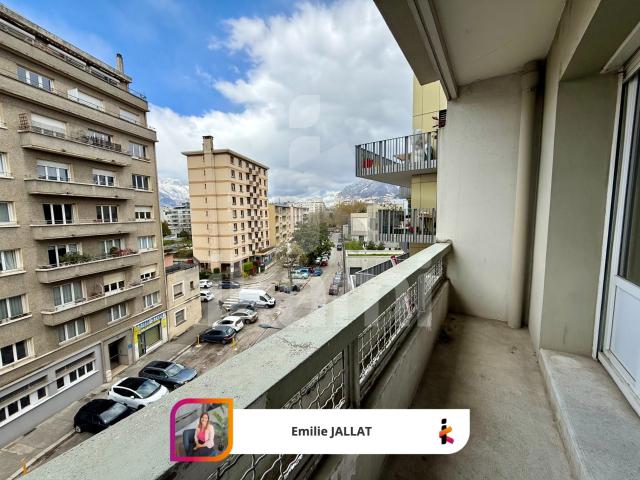 Grenoble T3 lumineux 72 m2 avec balcon, cave et ascenseur