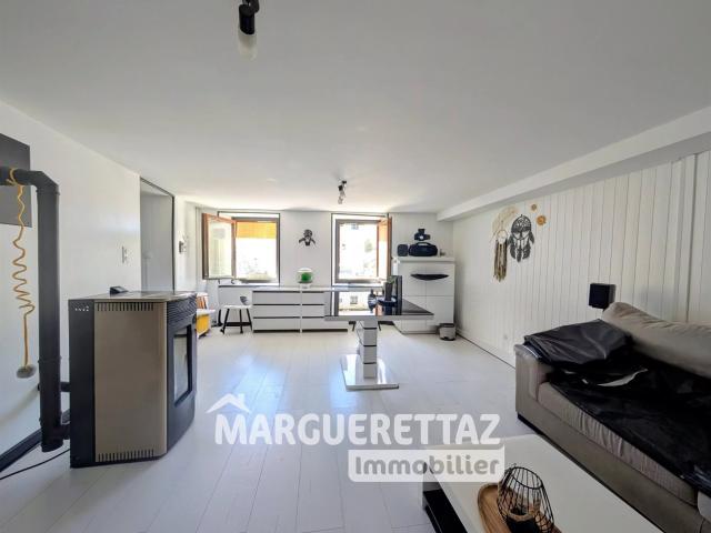 T3 de 79m² avec garage et place de parking Vougy 79m² Vougy