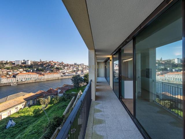 T3 de Luxo com 3 Suítes e Vista Rio na Quinta São Marcos em. 178m² São Pedro Da Afurada