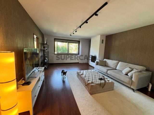 T3 de Luxo com 3 Suites e 2 Garagens Box | 155m² de Conforto e Qualidade para a Sua Família | Como Novo