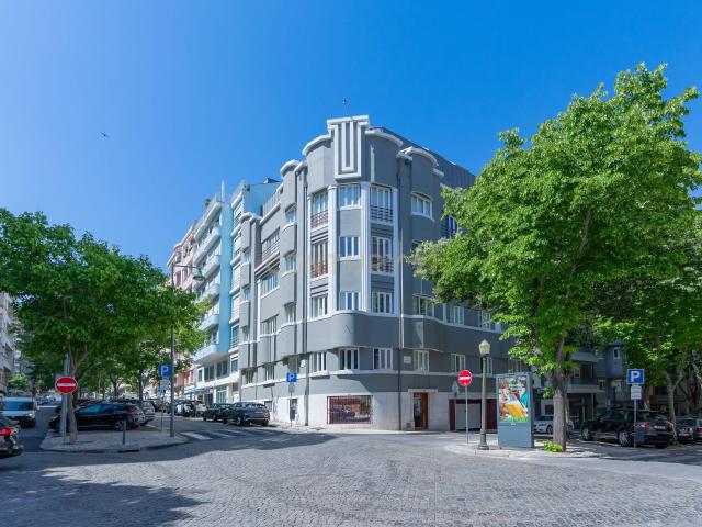 T3 de luxo em prédio novo, junto ao Parque Eduardo VII