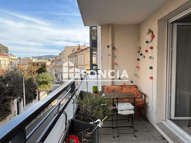 T3 de standing avec piscine et garage, secteur Longchamp