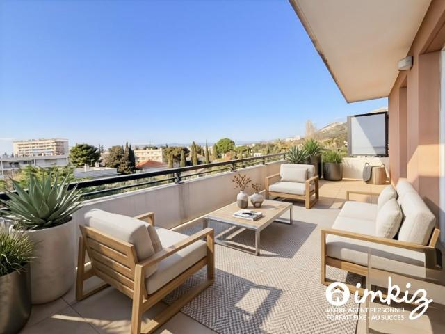 T3 dernier etage avec terrasse et box