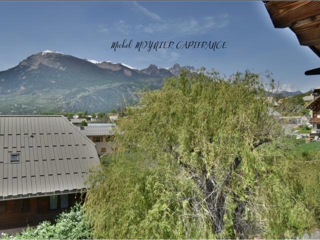 ✨ T3 dernier étage à Guillestre – vue montagne, 2 parkings, potentiel 80 m² au sol ️☀️