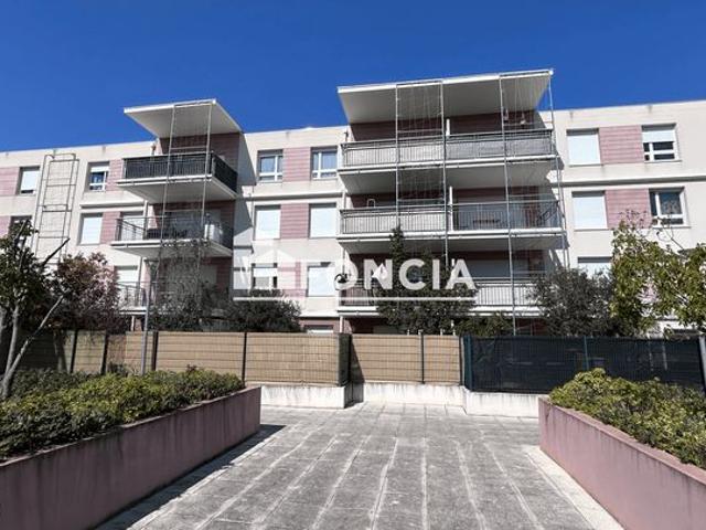 T3 dernier etage, 2 stationnements, piscine
